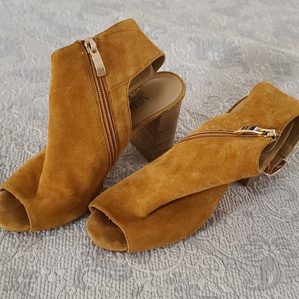 Vaneli suede open toe booties 5.5
